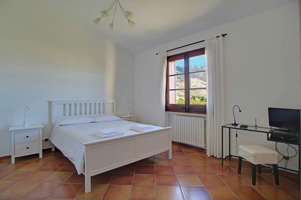 Poggio Di Mare Couette-café Castelluzzo
